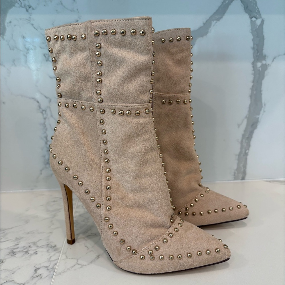Olivia Ferguson Nude Suede Studded Boots - Picture 6 of 9